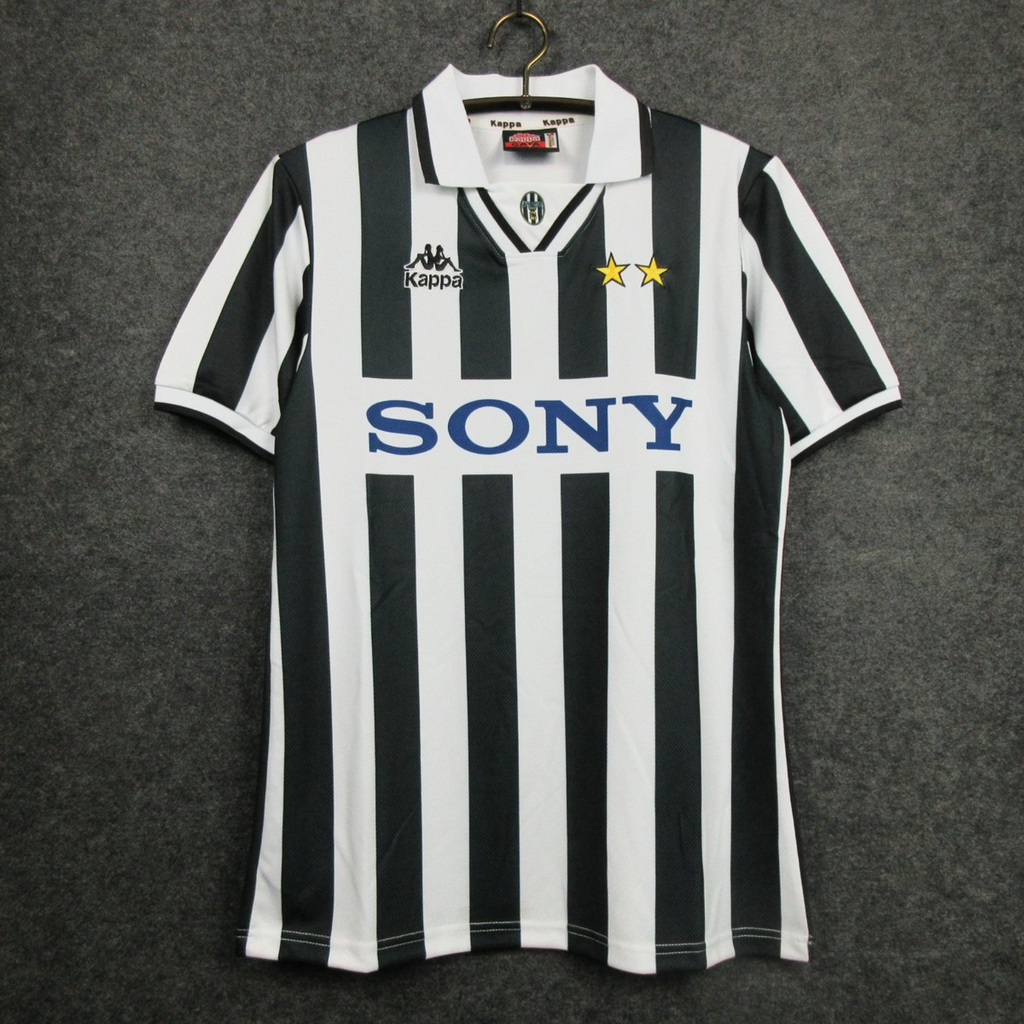 Retro Juventus Home Shirt 1996/97