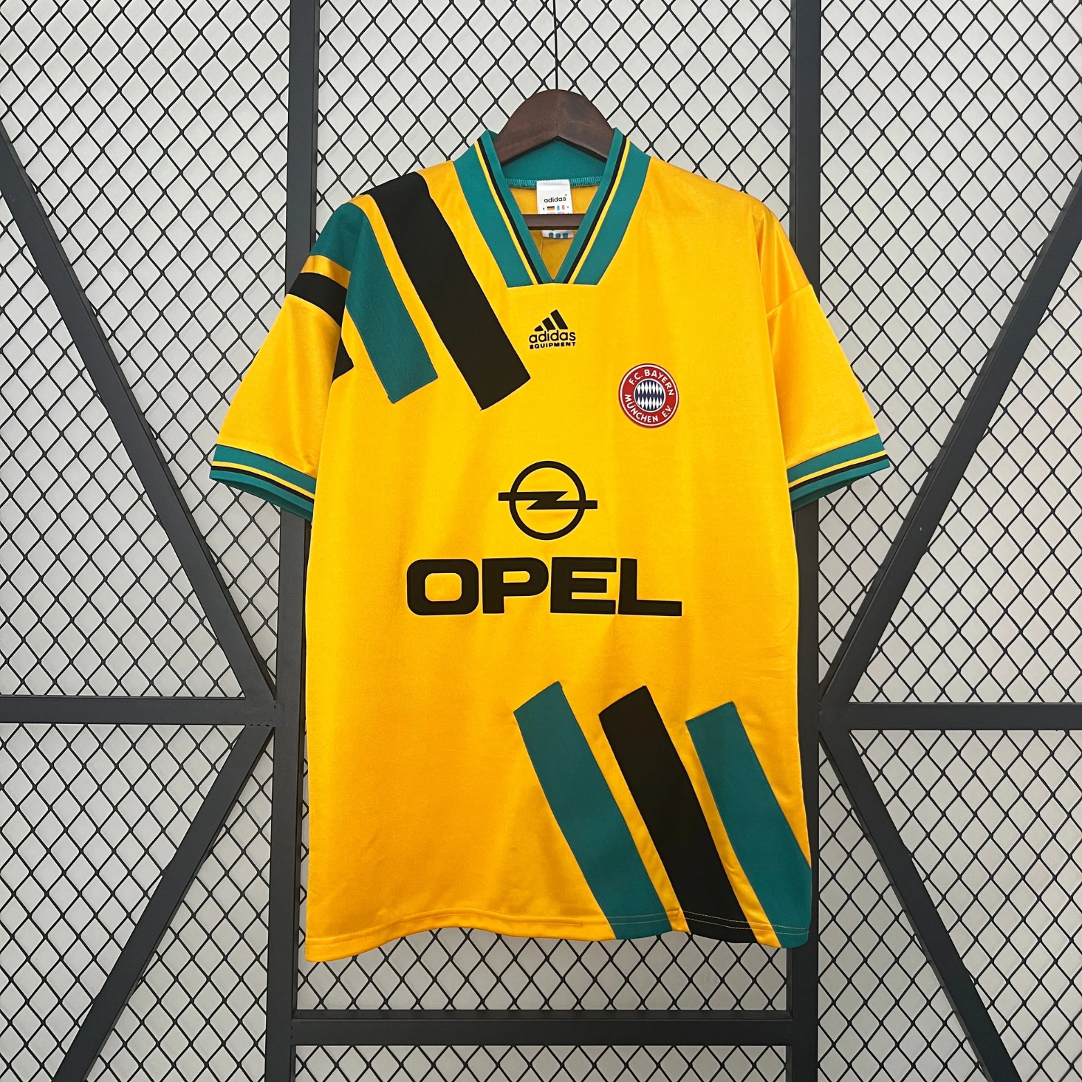 Retro Bayern Munich Away Shirt 1993/95