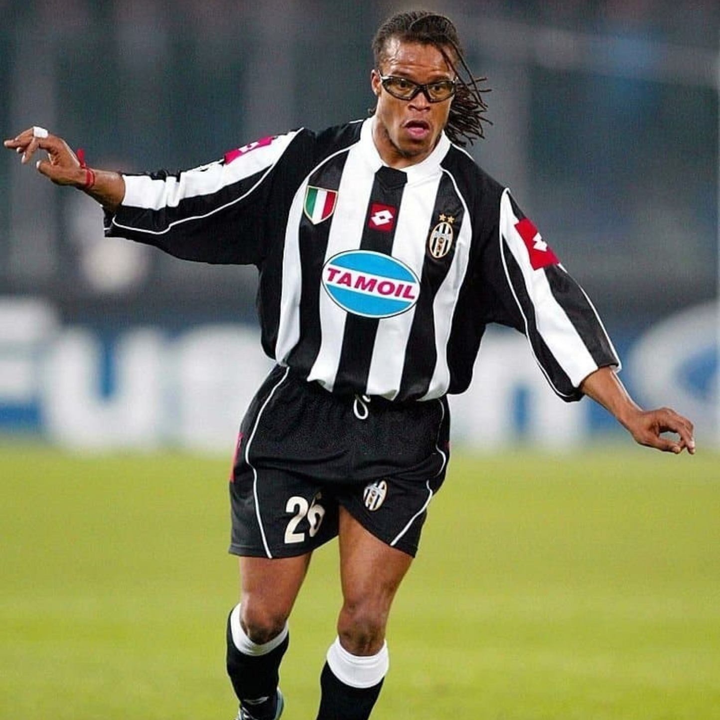 Retro Juventus Home Shirt 2002/03