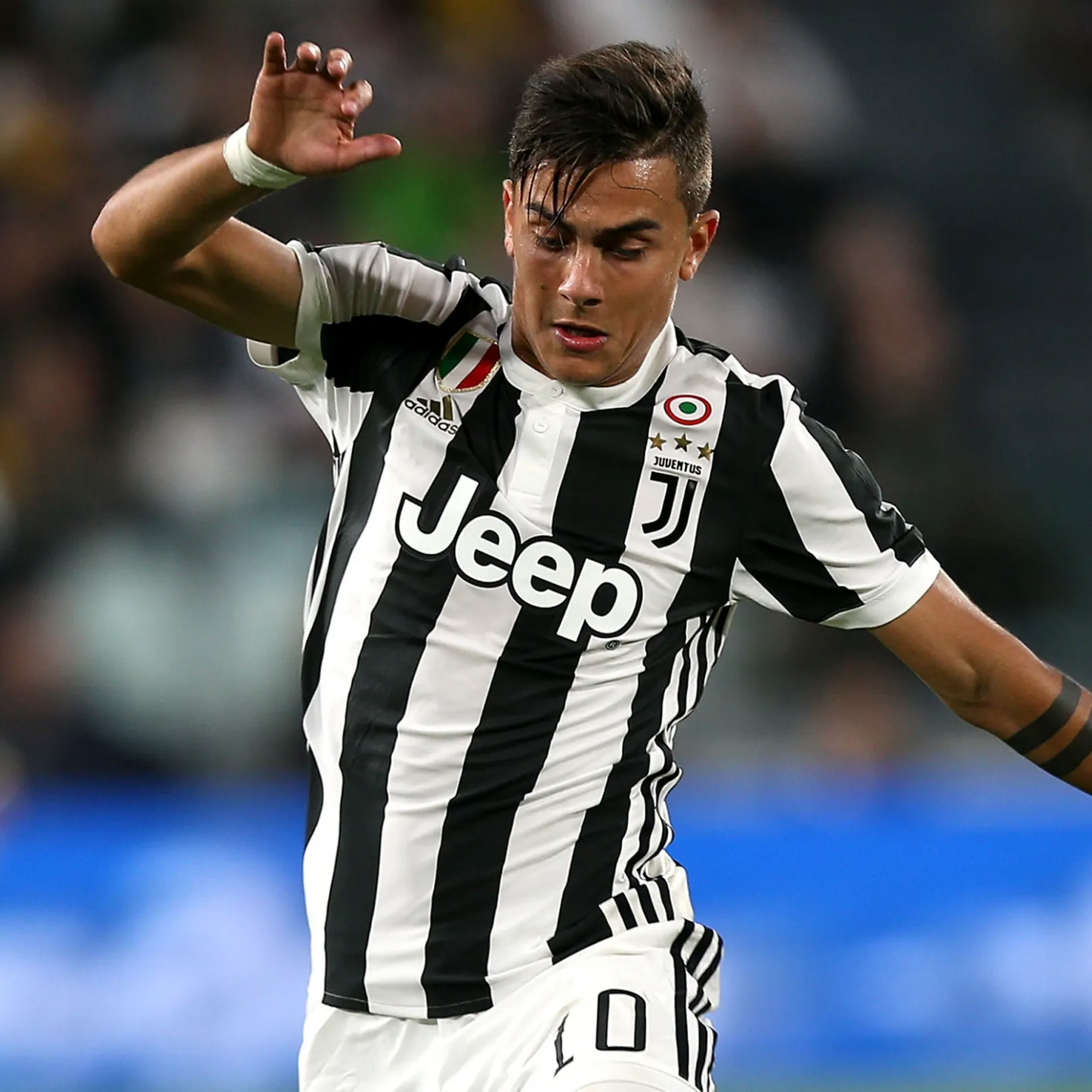 Retro Juventus Home Shirt 2017/18