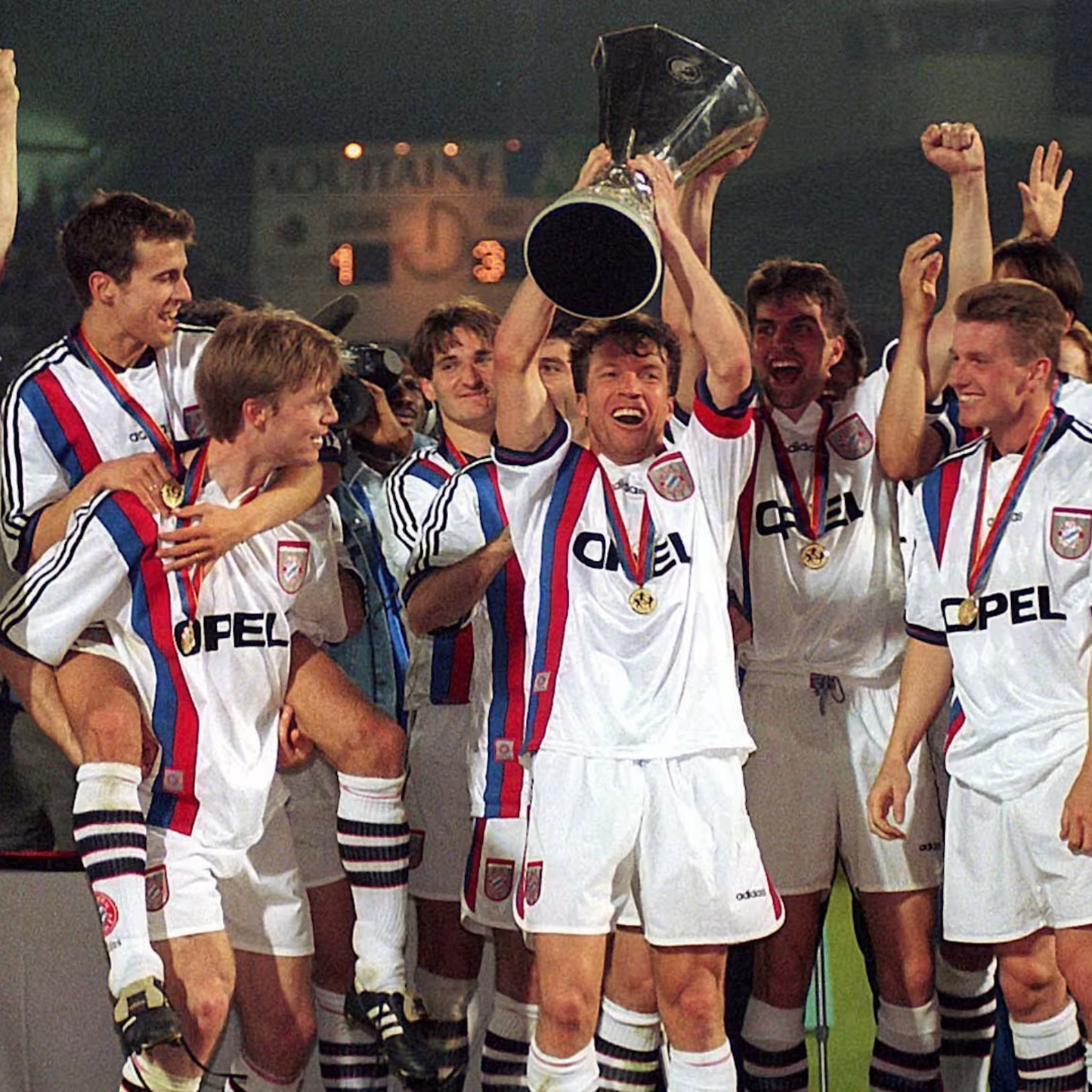 Retro Bayern Munich Away Shirt 1996/98