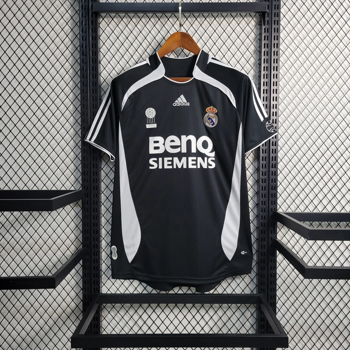 Retro Real Madrid Away Shirt 2006/07