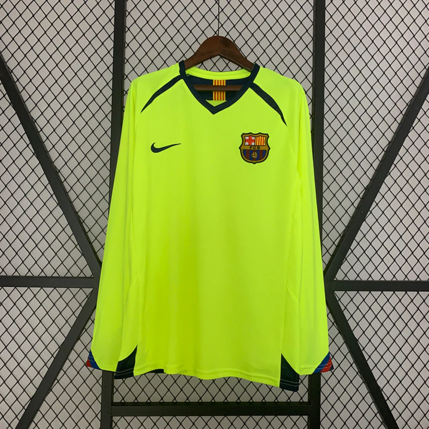 Retro Barcelona Away Shirt 2005/06