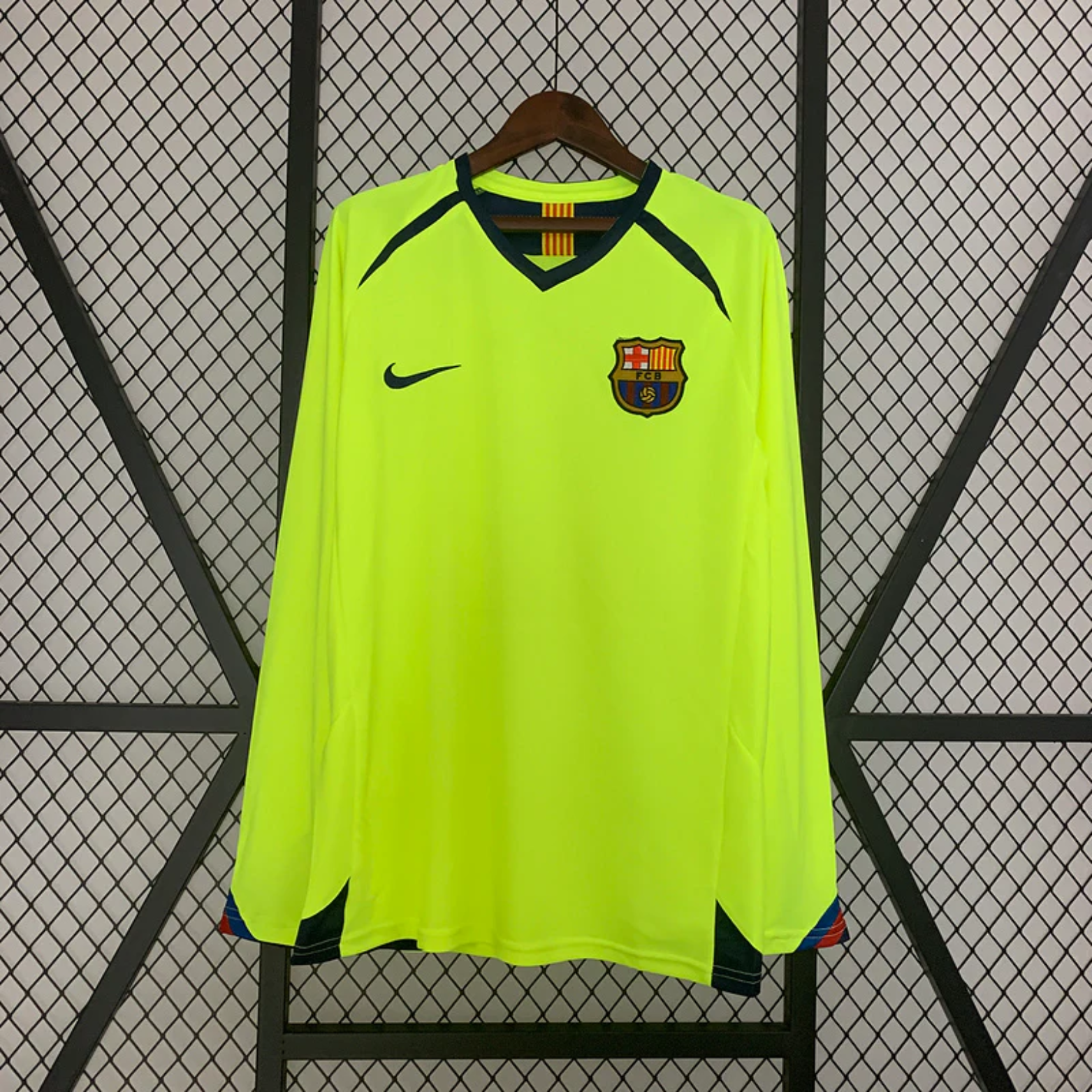 Retro Barcelona Away Shirt 2005/06