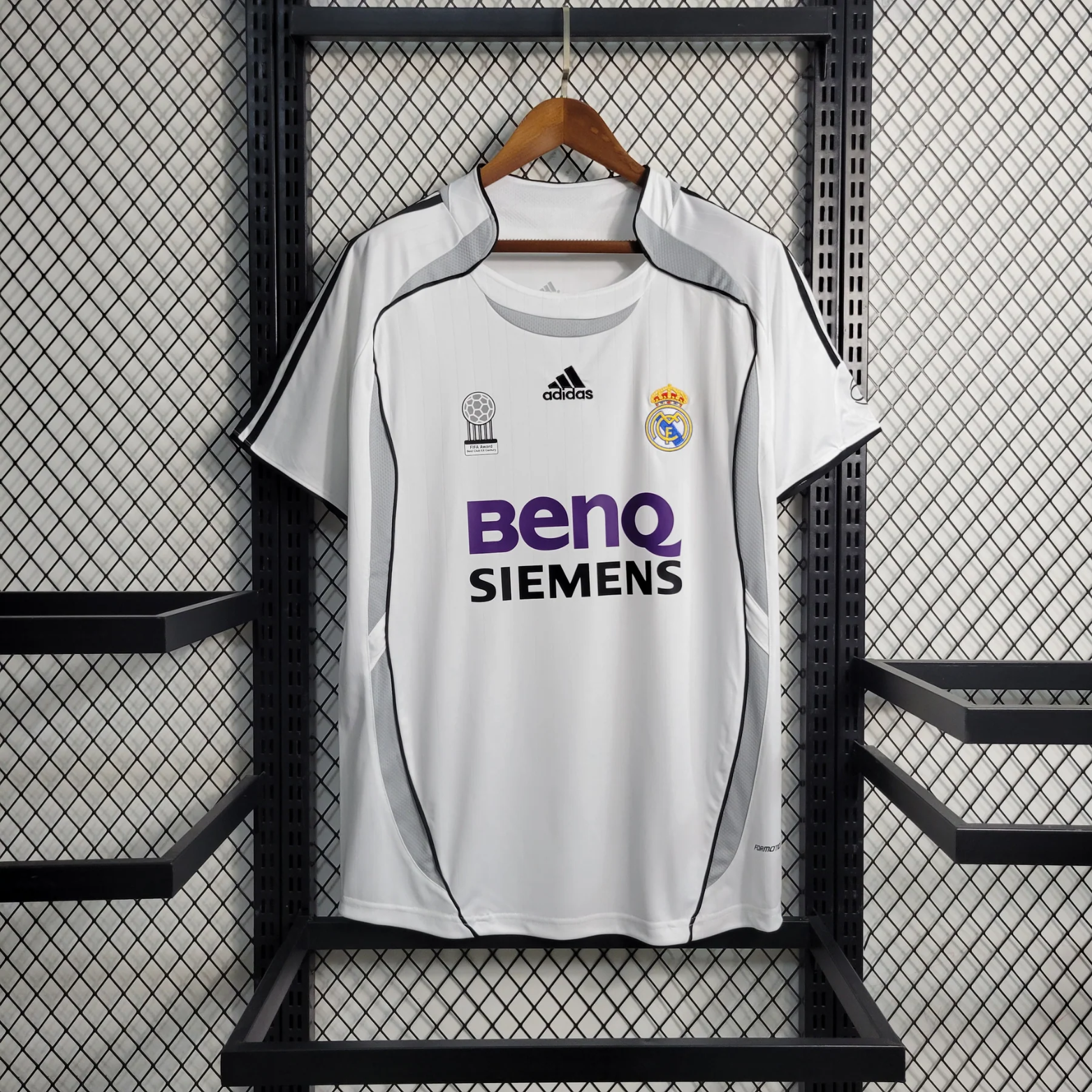 Retro Real Madrid Home Shirt 2006/07