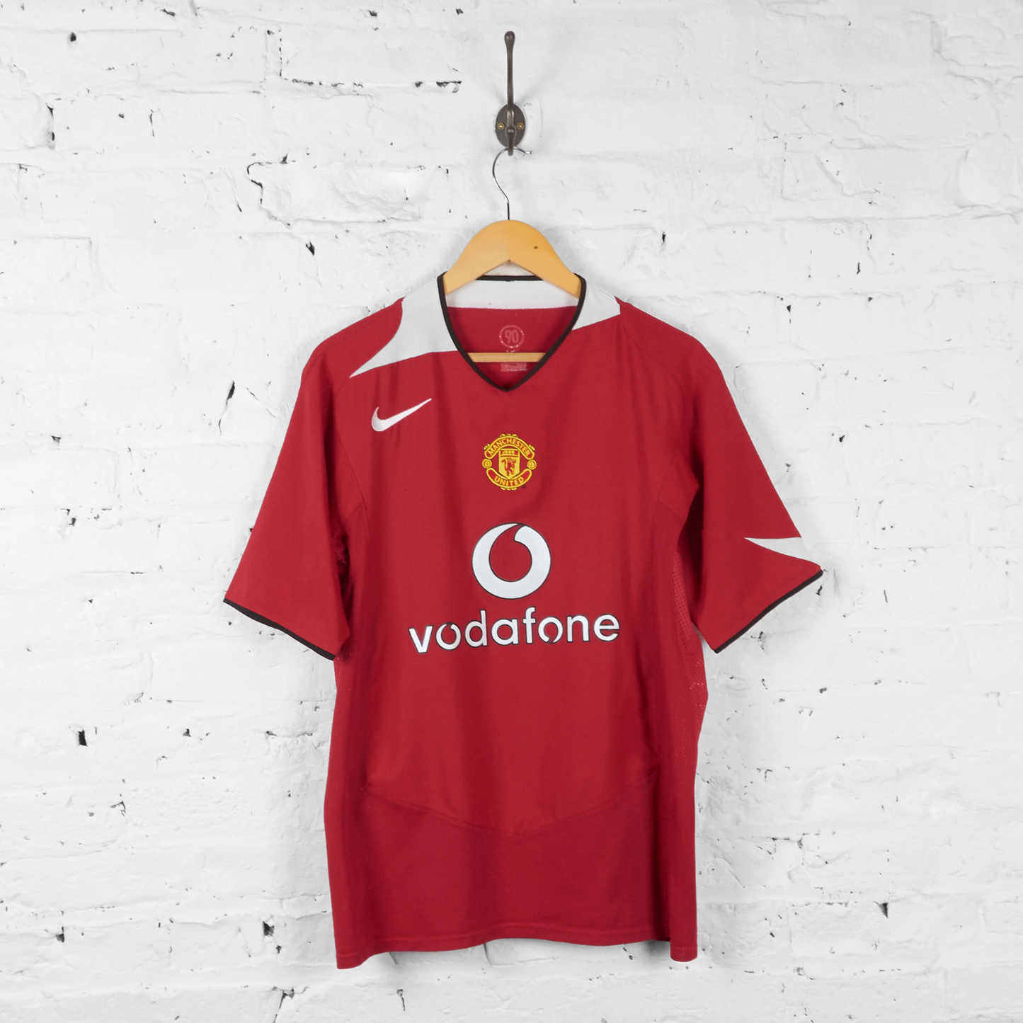 Retro Manchester United Home Shirt 2005/06