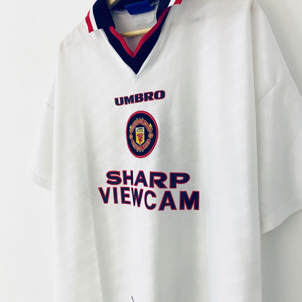 Retro Manchester United Away Shirt 1996/97